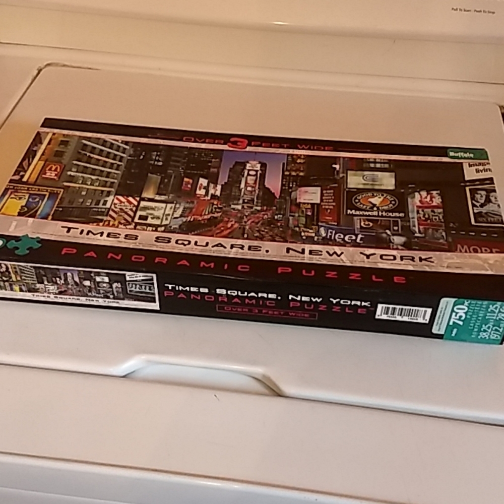 750 piece panoramic Times Square NY jigsaw puzzle